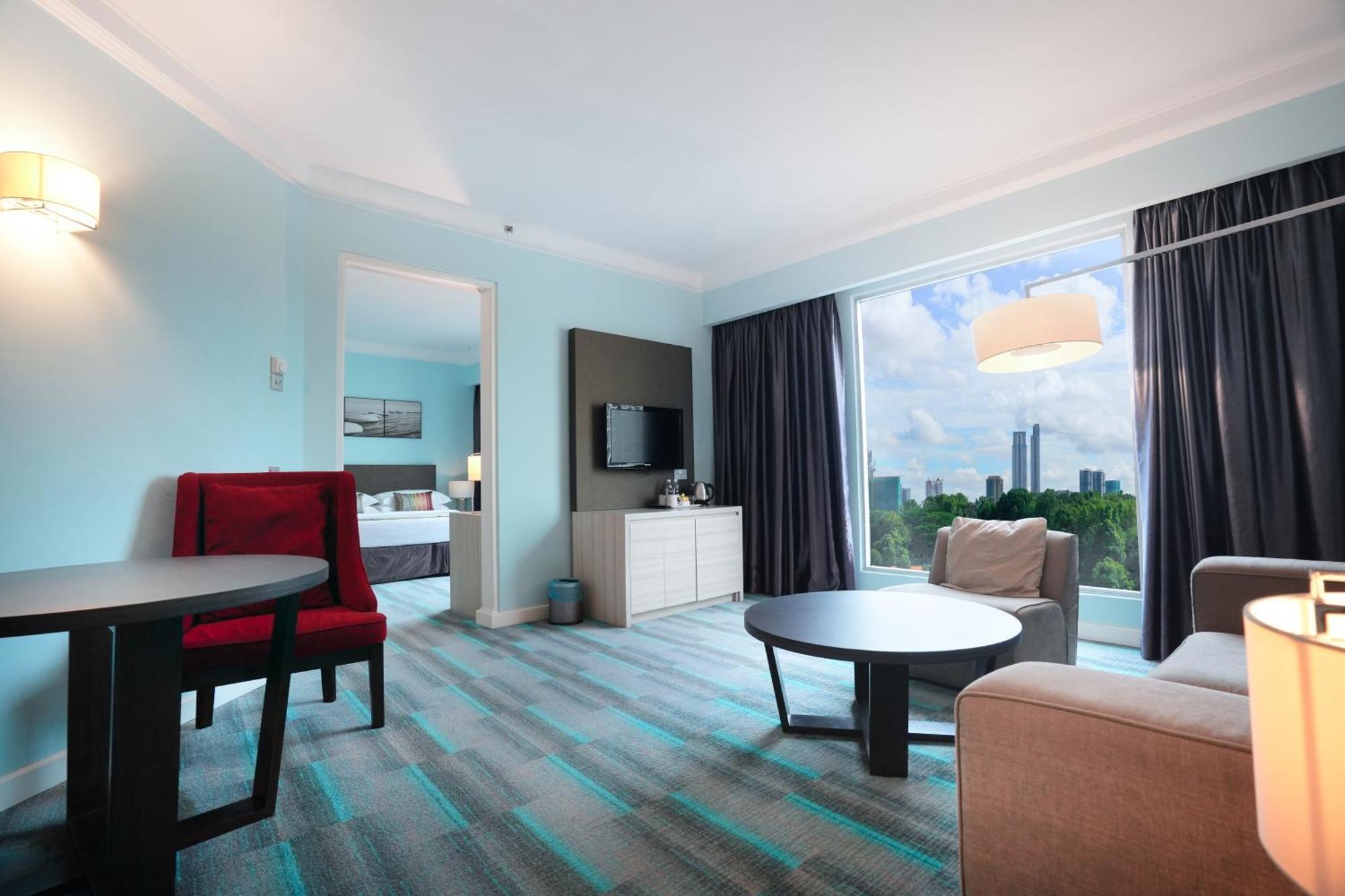 Thistle Johor Bahru Zewnętrze zdjęcie Suite at the Hilton London Heathrow