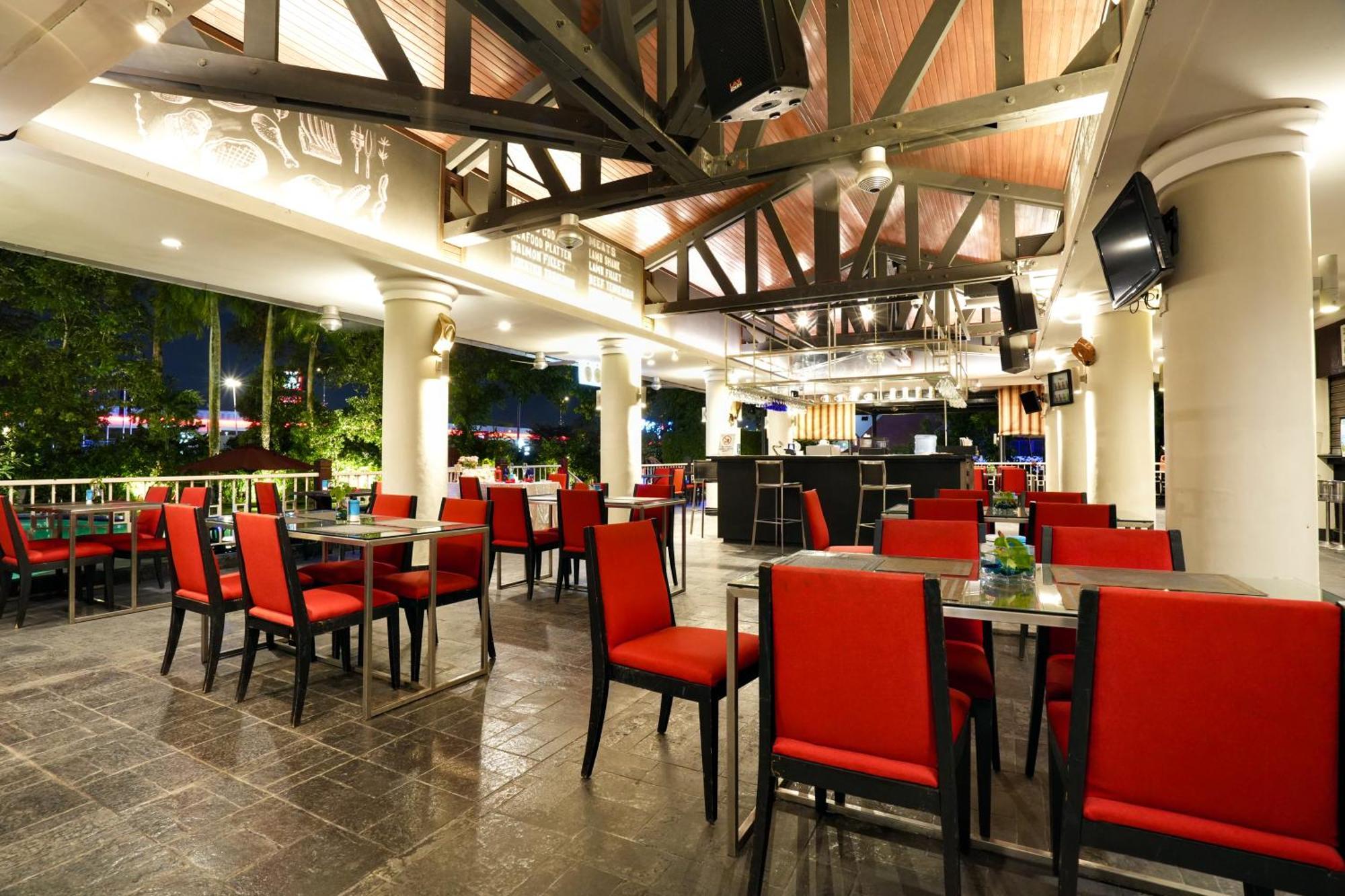 Thistle Johor Bahru Zewnętrze zdjęcie The interior of the restaurant