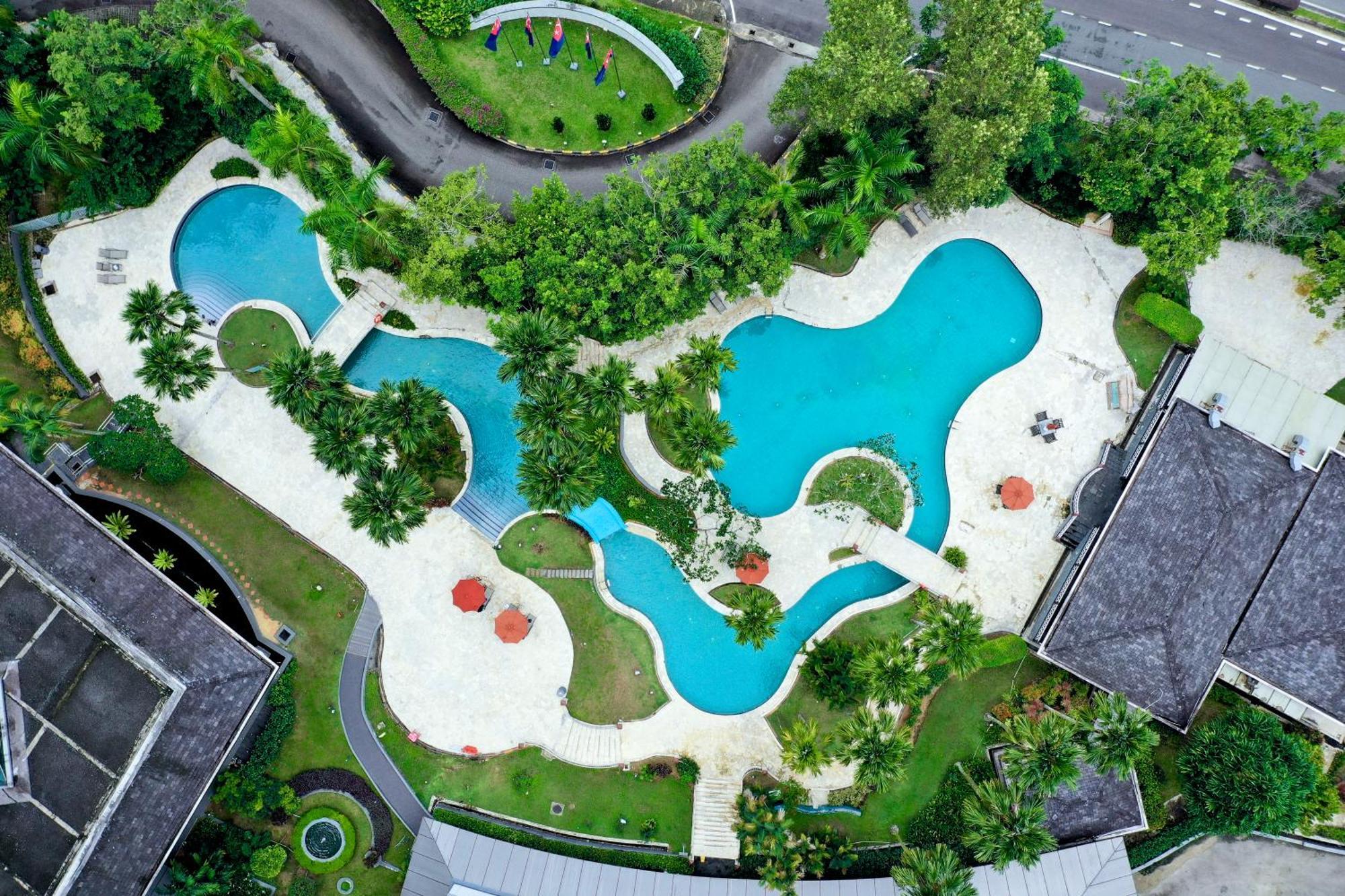 Thistle Johor Bahru Zewnętrze zdjęcie Aerial view of the pool