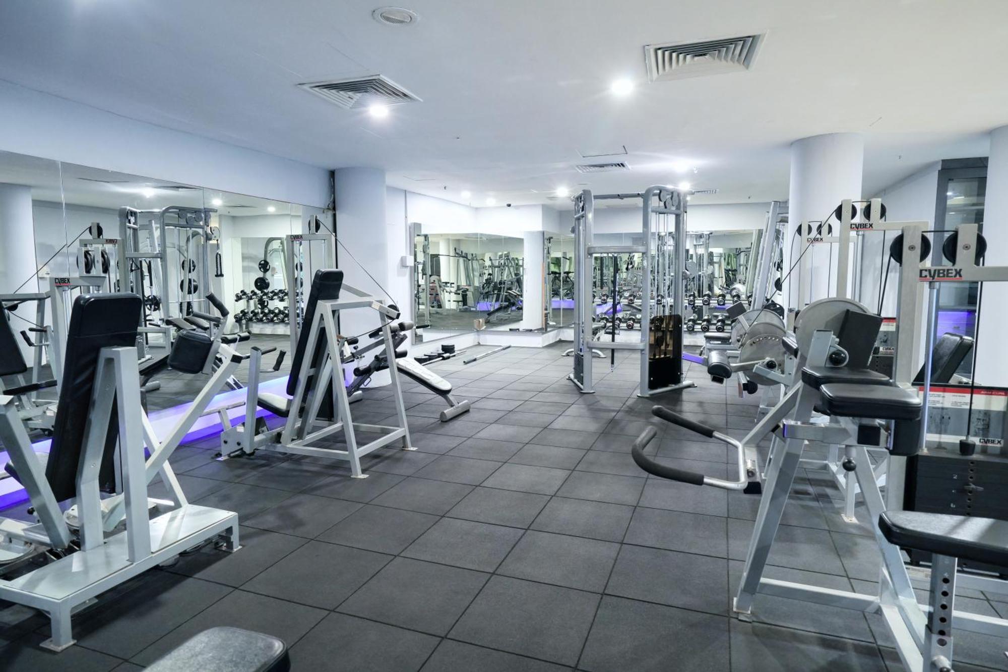Thistle Johor Bahru Zewnętrze zdjęcie The gym at the hotel