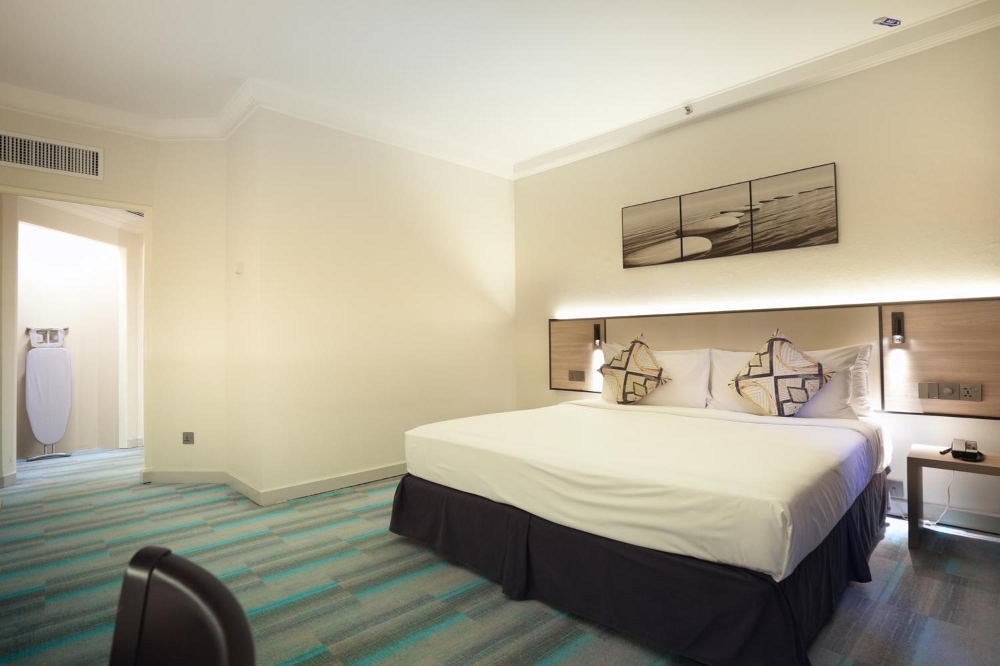 Thistle Johor Bahru Zewnętrze zdjęcie A room at the hotel
