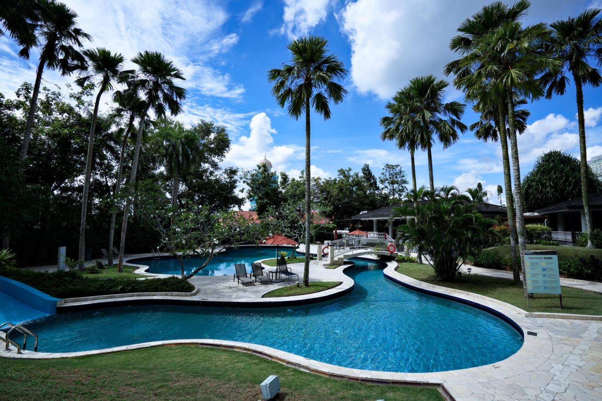 Thistle Johor Bahru Zewnętrze zdjęcie The pool at the Royal Thai Police Club