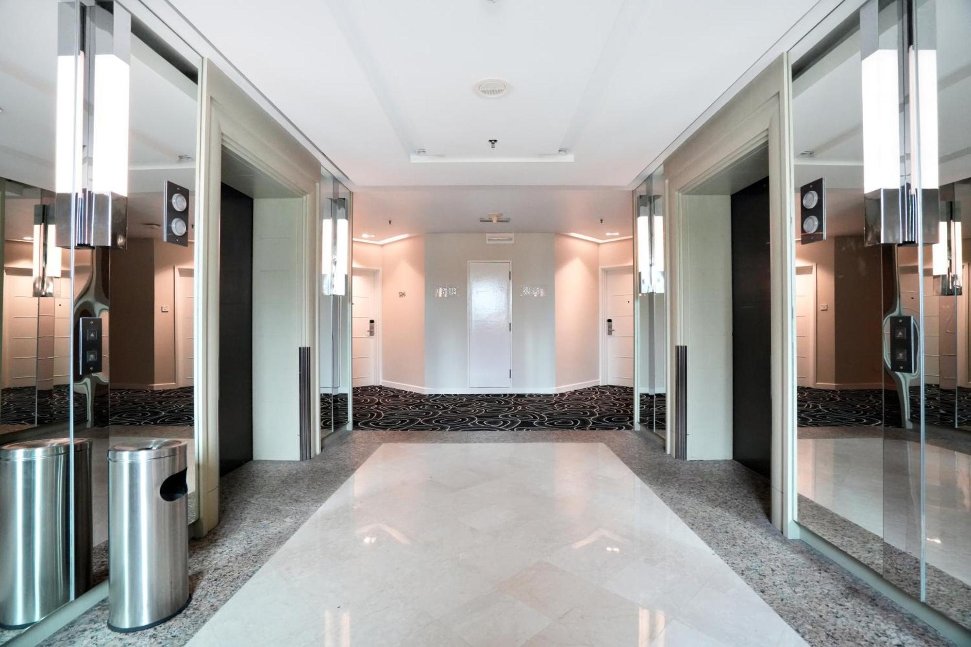 Thistle Johor Bahru Zewnętrze zdjęcie The elevators at the 10th floor